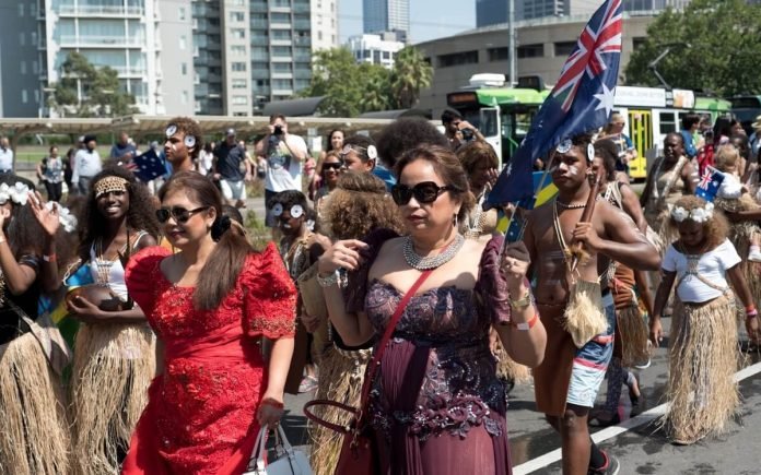 Migrants who assimilate are happier Migrants who assimilate are happier | Photo: Gregorio Images