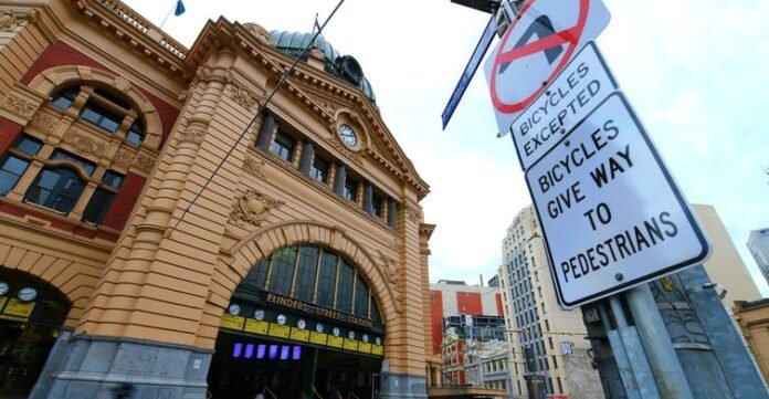 Melbourne Flinders Station | Photo James Ross | AAP