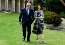 One-way trans-Tasman travel bubble to start mid-October Australian Prime Minister Scott Morrison and New Zealand Prime Minister Jacinda Ardern | Photo: AAP/Bianca de Marchi