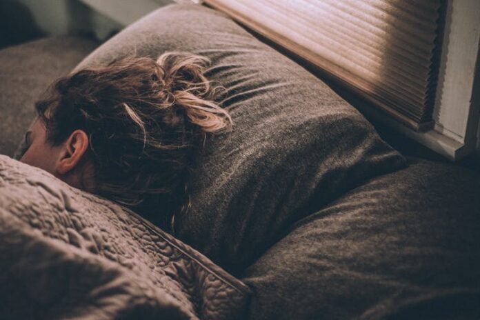 Sleep Gregory Pappas:Unsplash The amount of sleep you get before an exam can make a difference to your results. | Photo: Gregory Pappas from Unsplash